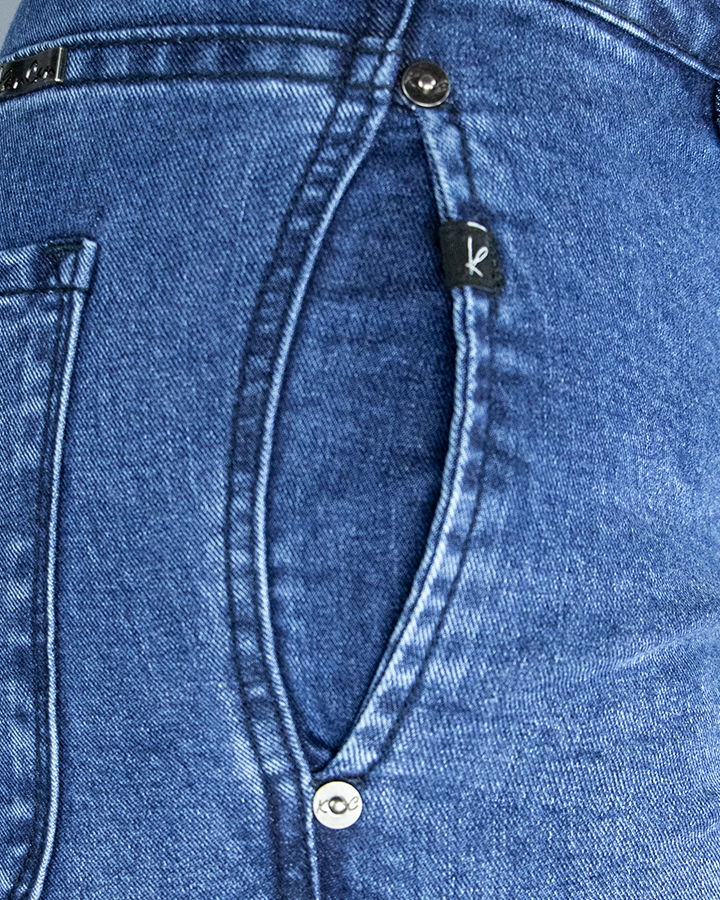 Jean Adelaida Zoraida Crop Flare