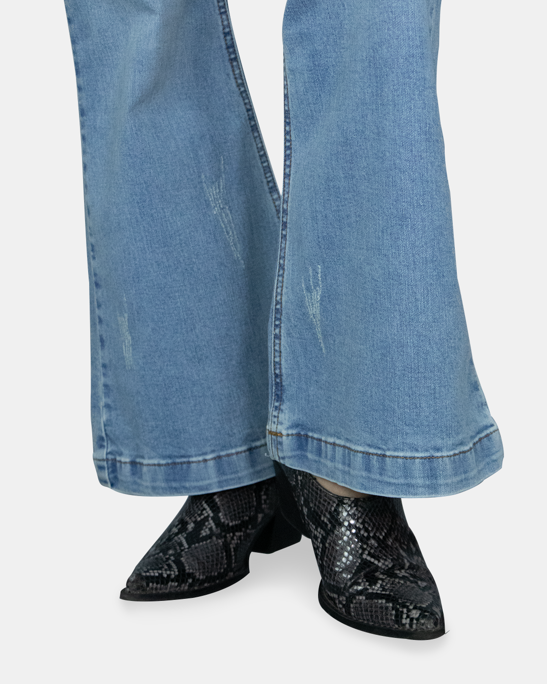 Jean Abigaíl Zuleyka Crop Flare